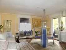 02 - Wohnzimmer mit Balkon
