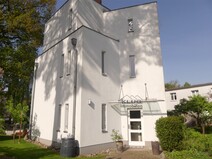 15 - Hausansicht mit Hauseingang