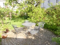 16 - Terrasse im hinteren Gartenber