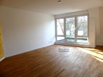 04 - Wohnzimmer mit Balkon