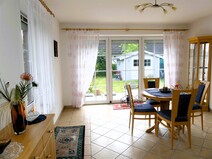 18 - Wohnzimmer (Anbau) mit Ausgang