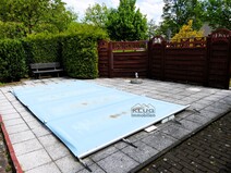 23 - Abgedeckter Swimmingpool