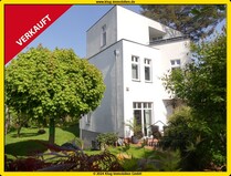 VERKAUFT! Modernes Stadthaus auf einem erhöhtem parkähnlichen Sonnengrundstück mit Dachterrasse