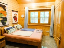 11 - Schlafzimmer mit Einbauschrank