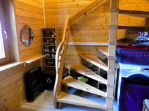 16 - Hauswirtschaftsraum mit Treppe