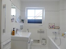 17 - Bad WC mit Badewanne und Dusch