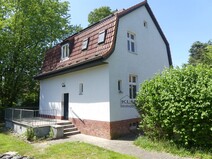 02 - Hausansicht mit Terrasse