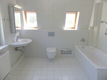 14 - Großes Bad WC im OG