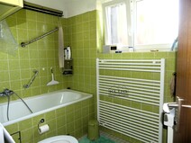 10 - Wannenbad-WC im OG