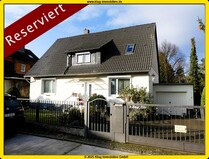 01 - Straßenansicht mit Garage