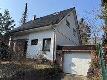02 - Hausansicht mit Garage
