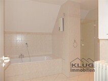 13 - Bild Bad mit Wanne und Dusche