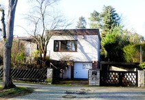 02 - Straßenansicht mit Garage