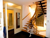 11 - Diele mit Treppenhaus