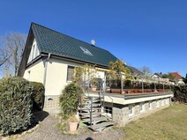 02 - Gartenansicht mit Terrasse