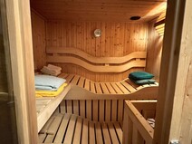 08 - Sauna