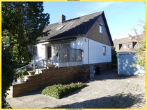 01 - Frontansicht mit Terrasse und