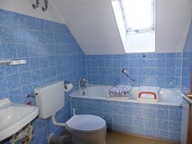 13 - Wannenbad WC im OG