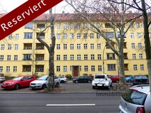 10 - Straßenansicht mit Hauseingang