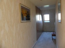 19 - Flur mit Einbauschrank im OG
