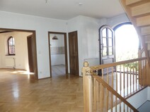 08 - Großer Eingangsbereich mit Gäs