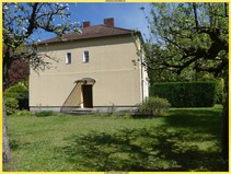 01 - Haus und Grundstücksansicht