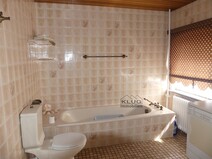 16 - Bad WC im OG mit Badewanne und
