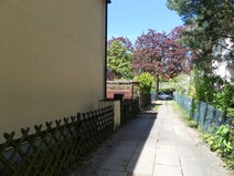 17 - Eigene Zufahrt mit Stellplatz