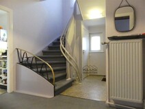 06 - Eingangsbereich mit Treppe