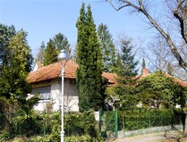 04 - Straßenansicht mit Anbau