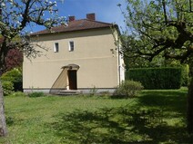 04 - Haus und Grundstücksansicht