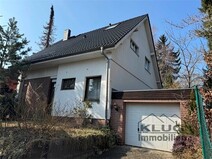 02 - Hausansicht mit Garage