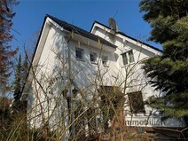 03 - Hausansicht mit Eingang
