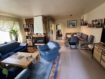 03 - Wohnzimmer mit Kamin