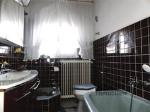 10 - Komfortbad WC mit Badewanne u.