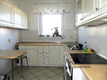 11 - Einbauküche mit Essplatz