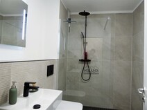 07 - Modernes Wannenbad WC