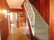 16 - Flur im EG mit Treppe