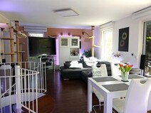 06 - Wohnzimmer mit Wendeltreppe