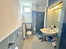 06 - Gäste-WC mit Dusche