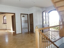 06 - Großer Eingangsbereich mit Gäs