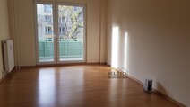 02 - Wohnzimmer + Balkon