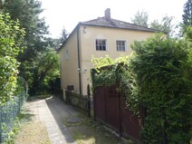 07 - Bild Hausansicht mit Zufahrt