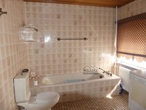 16 - Bad WC im OG mit Badewanne und