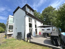06 - Rückansicht mit Terrasse