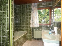 10 - Bad mit Badewanne und Dusche H