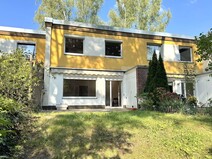 02 - Rückansicht mit Terrasse