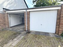13 - Garage