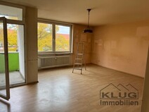 02 - Großer Wohnbereich mit Balkon