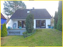 Hermsdorf! Ein besonderes Haus mit Innenpool, Kaminofen, gr. Terrasse u. zeitgemäßer Aufteilung!